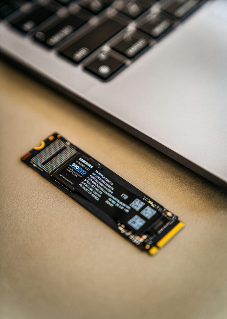 samsung memory m587inp07os unsplash
